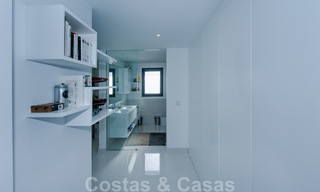 Prêt à emménager, spacieux penthouse au design moderne à vendre dans une résidence de luxe à Marbella - Estepona 36968 