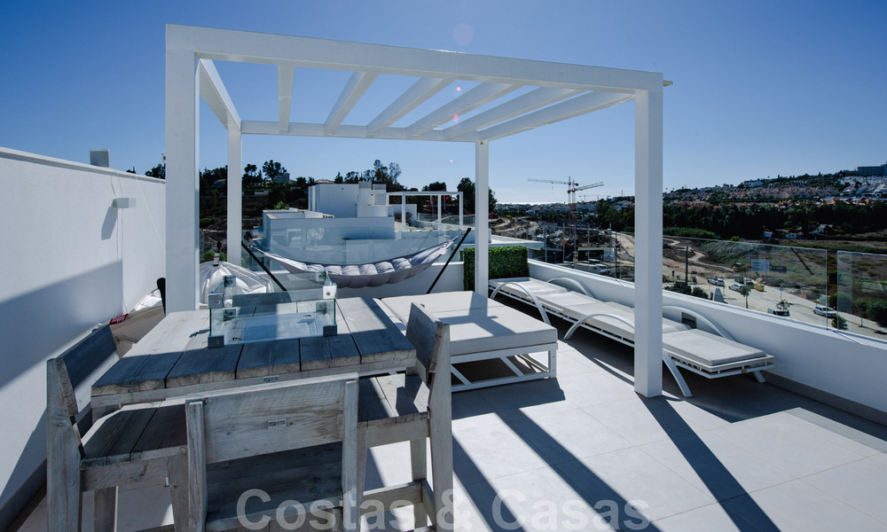 Prêt à emménager, spacieux penthouse au design moderne à vendre dans une résidence de luxe à Marbella - Estepona 36970