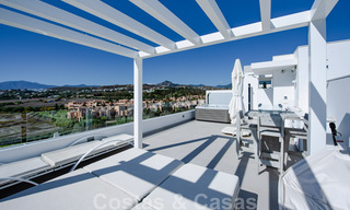 Prêt à emménager, spacieux penthouse au design moderne à vendre dans une résidence de luxe à Marbella - Estepona 36971 