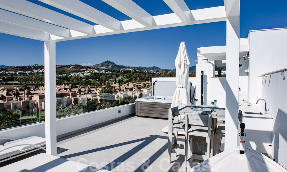 Prêt à emménager, spacieux penthouse au design moderne à vendre dans une résidence de luxe à Marbella - Estepona 36972