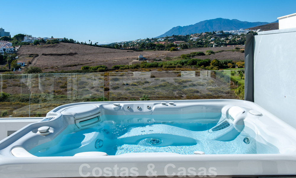 Prêt à emménager, spacieux penthouse au design moderne à vendre dans une résidence de luxe à Marbella - Estepona 36973