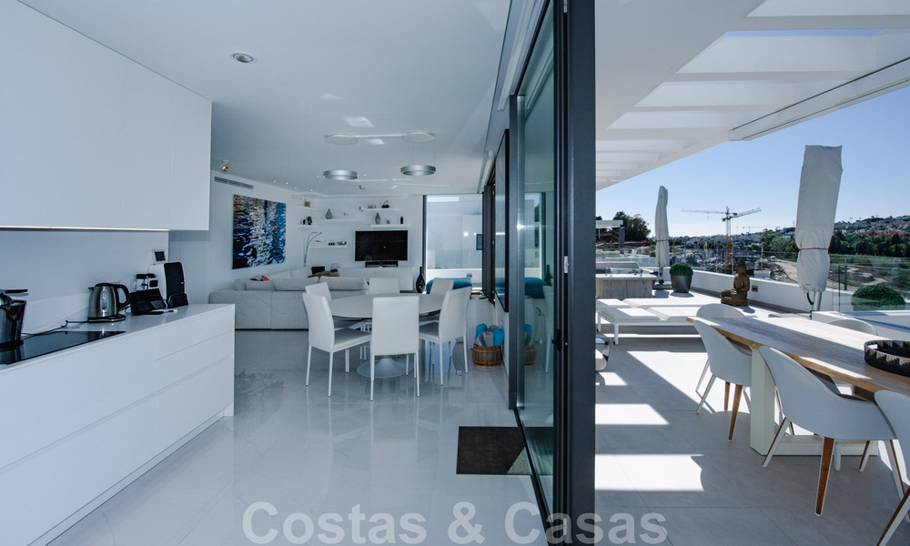 Prêt à emménager, spacieux penthouse au design moderne à vendre dans une résidence de luxe à Marbella - Estepona 36975