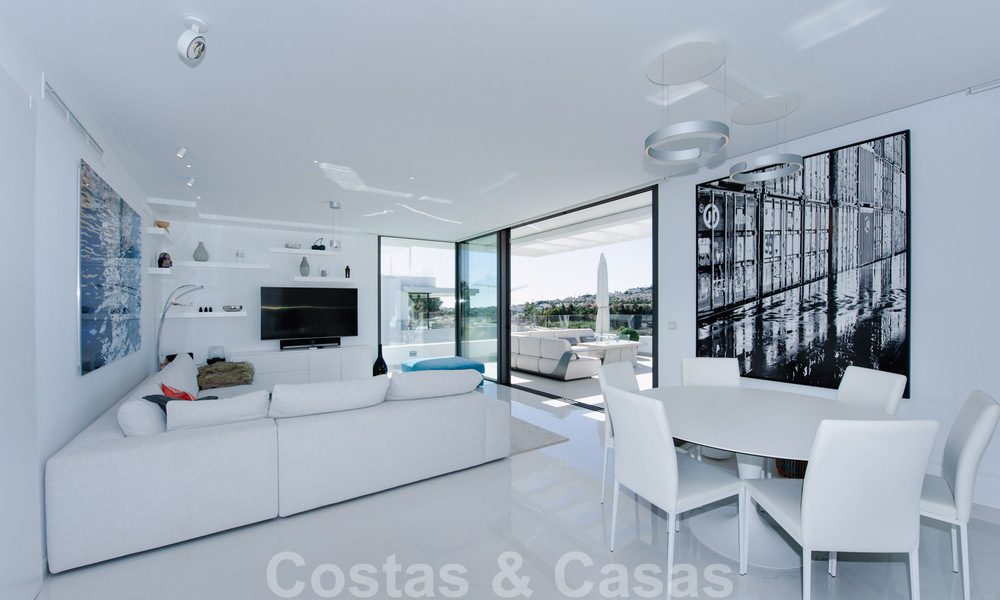 Prêt à emménager, spacieux penthouse au design moderne à vendre dans une résidence de luxe à Marbella - Estepona 36978