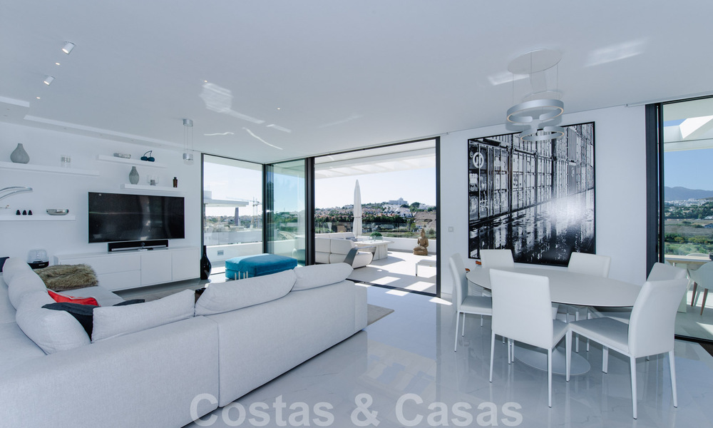 Prêt à emménager, spacieux penthouse au design moderne à vendre dans une résidence de luxe à Marbella - Estepona 36979