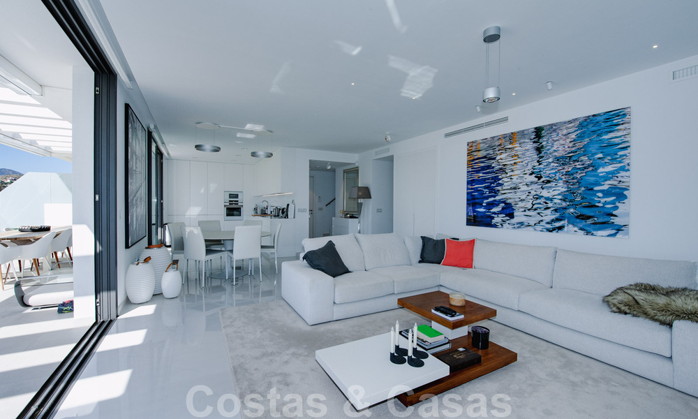 Prêt à emménager, spacieux penthouse au design moderne à vendre dans une résidence de luxe à Marbella - Estepona 36981