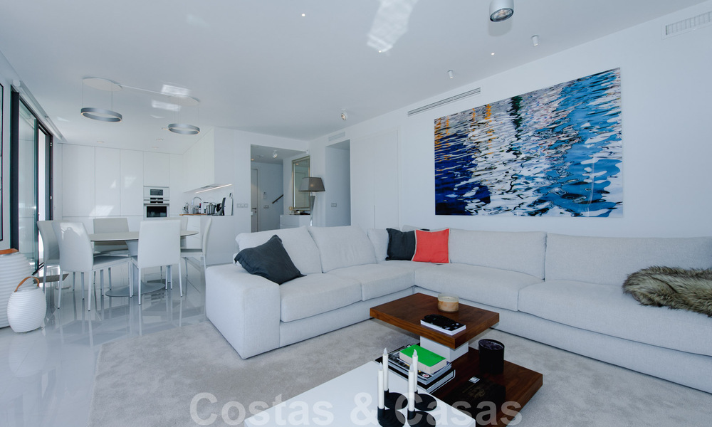 Prêt à emménager, spacieux penthouse au design moderne à vendre dans une résidence de luxe à Marbella - Estepona 36982
