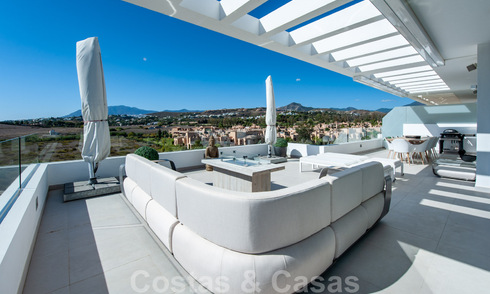Prêt à emménager, spacieux penthouse au design moderne à vendre dans une résidence de luxe à Marbella - Estepona 36985