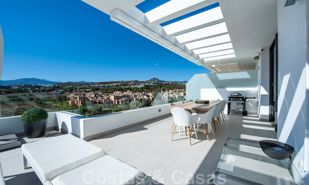 Prêt à emménager, spacieux penthouse au design moderne à vendre dans une résidence de luxe à Marbella - Estepona 36986