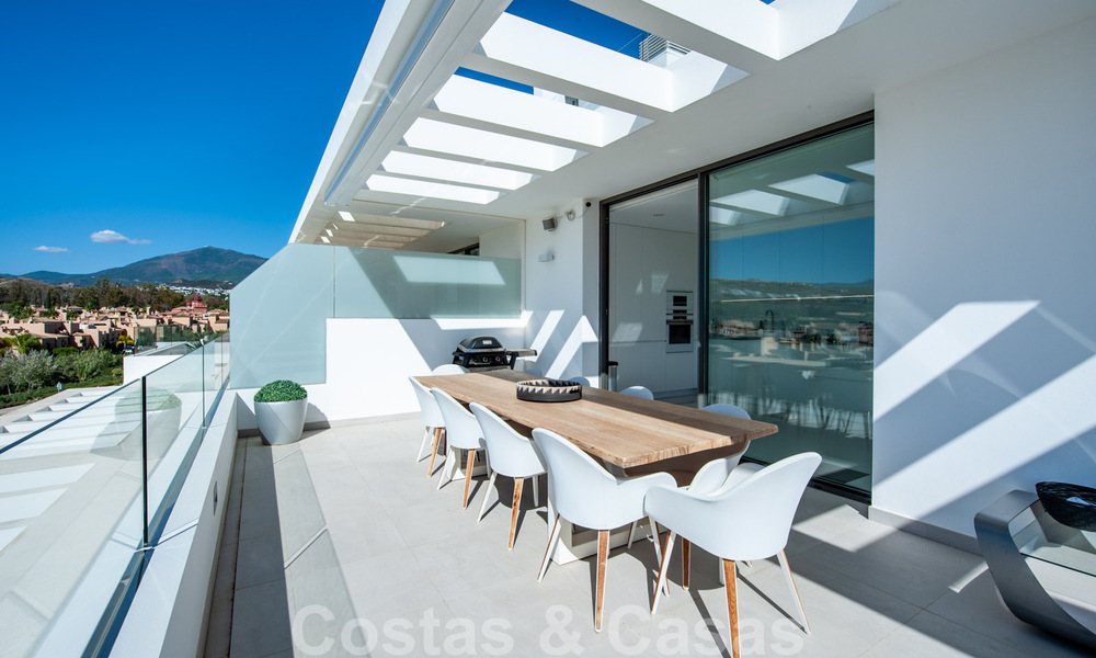 Prêt à emménager, spacieux penthouse au design moderne à vendre dans une résidence de luxe à Marbella - Estepona 36987