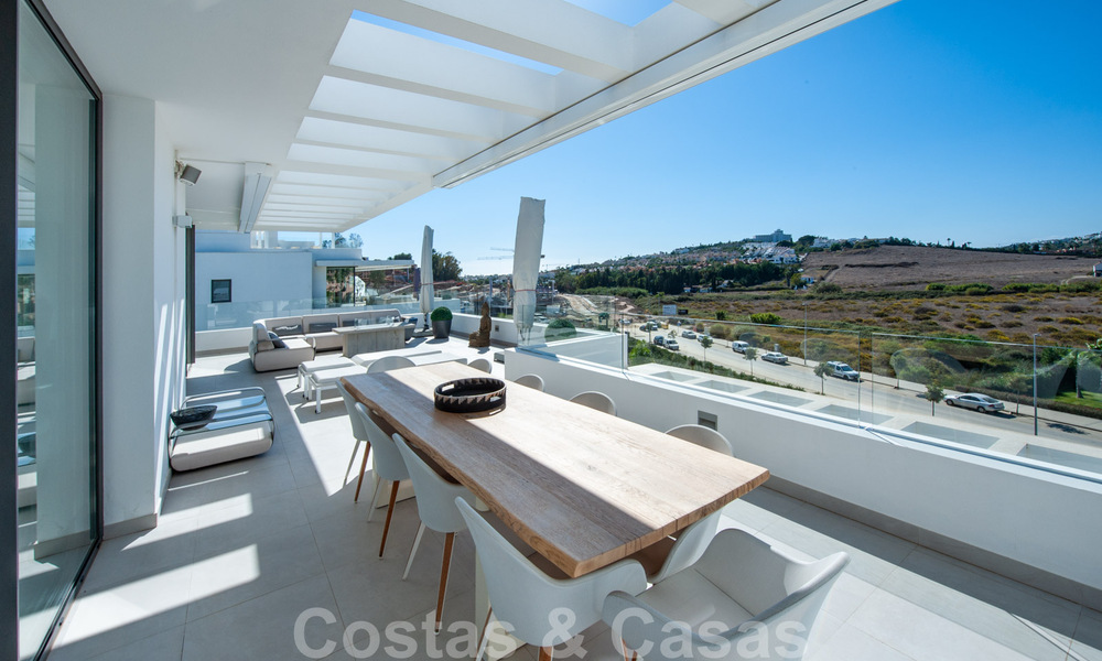 Prêt à emménager, spacieux penthouse au design moderne à vendre dans une résidence de luxe à Marbella - Estepona 36988