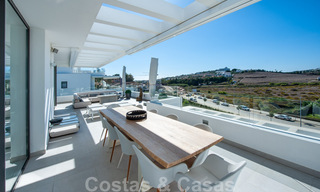 Prêt à emménager, spacieux penthouse au design moderne à vendre dans une résidence de luxe à Marbella - Estepona 36988 