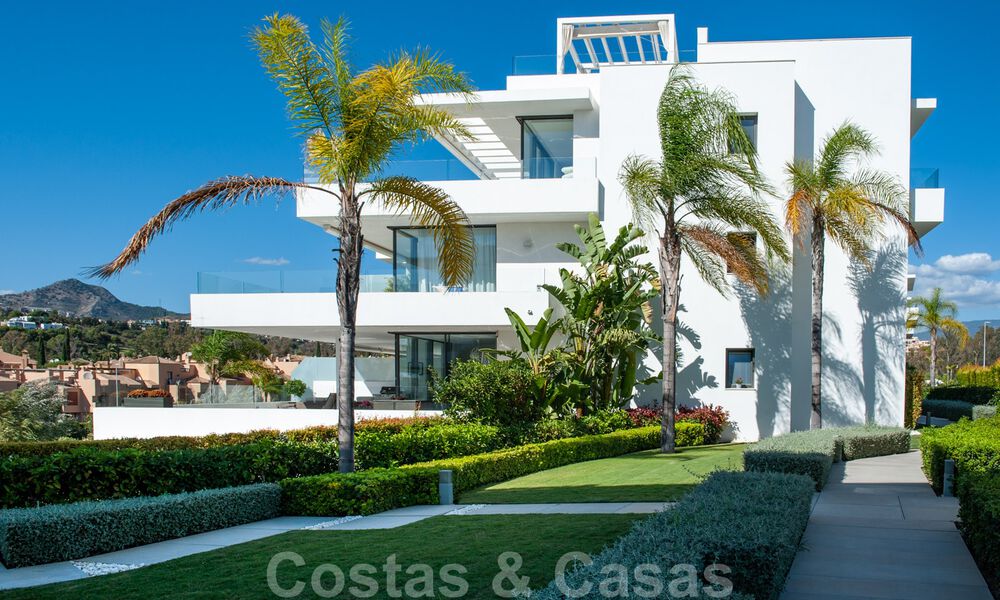 Prêt à emménager, spacieux penthouse au design moderne à vendre dans une résidence de luxe à Marbella - Estepona 36997
