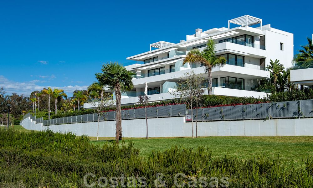 Prêt à emménager, spacieux penthouse au design moderne à vendre dans une résidence de luxe à Marbella - Estepona 37001