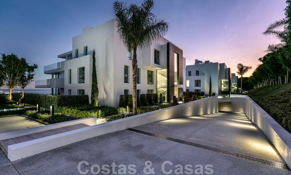 Appartement de luxe moderne et élégant, en première ligne de plage à vendre sur le nouveau Golden Mile, entre Marbella et Estepona 36929