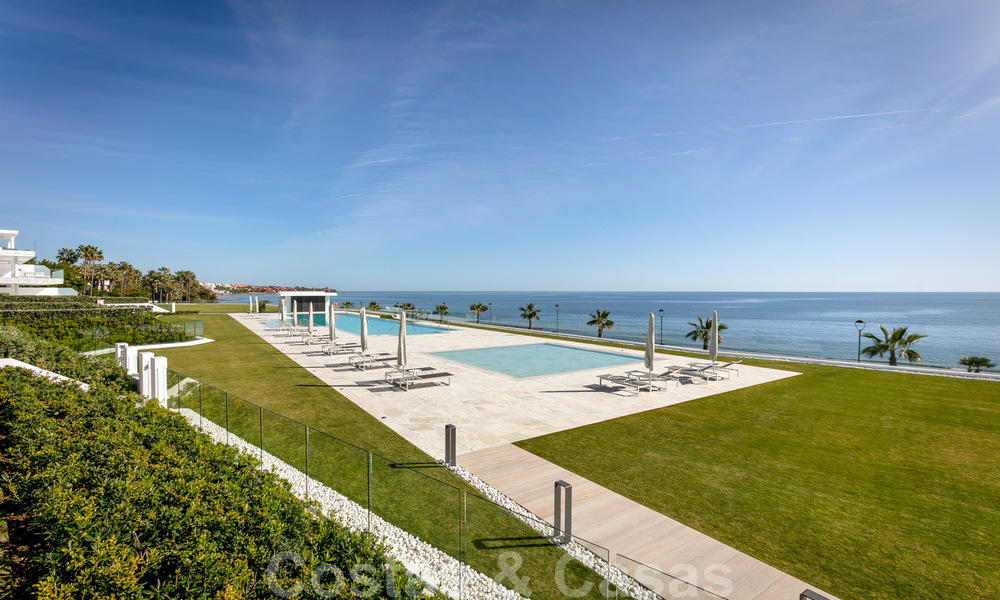 Appartement de luxe moderne et élégant, en première ligne de plage à vendre sur le nouveau Golden Mile, entre Marbella et Estepona 36932