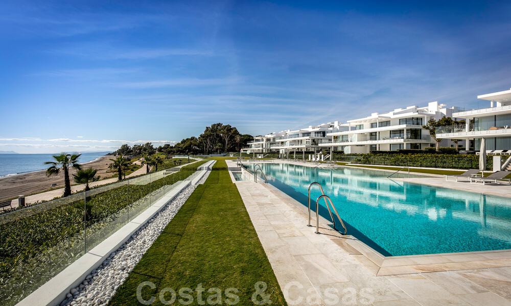 Appartement de luxe moderne et élégant, en première ligne de plage à vendre sur le nouveau Golden Mile, entre Marbella et Estepona 36933