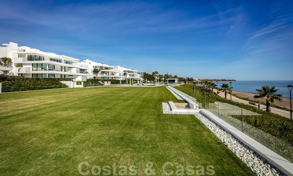 Appartement de luxe moderne et élégant, en première ligne de plage à vendre sur le nouveau Golden Mile, entre Marbella et Estepona 36934