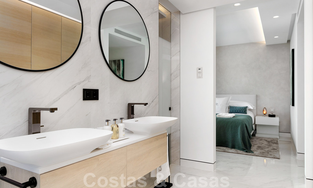 Appartement de luxe moderne et élégant, en première ligne de plage à vendre sur le nouveau Golden Mile, entre Marbella et Estepona 36937