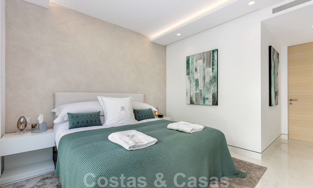 Appartement de luxe moderne et élégant, en première ligne de plage à vendre sur le nouveau Golden Mile, entre Marbella et Estepona 36938