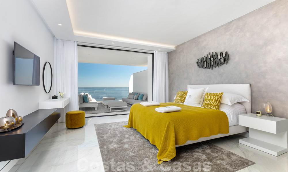 Appartement de luxe moderne et élégant, en première ligne de plage à vendre sur le nouveau Golden Mile, entre Marbella et Estepona 36942