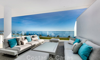 Appartement de luxe moderne et élégant, en première ligne de plage à vendre sur le nouveau Golden Mile, entre Marbella et Estepona 36943 