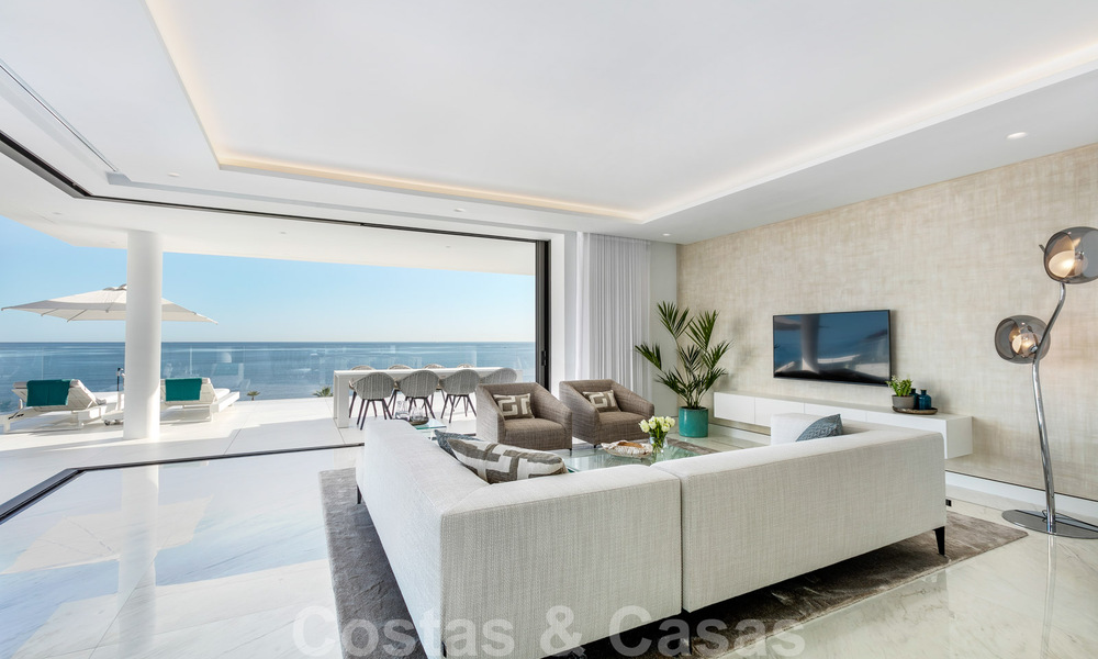 Appartement de luxe moderne et élégant, en première ligne de plage à vendre sur le nouveau Golden Mile, entre Marbella et Estepona 36947