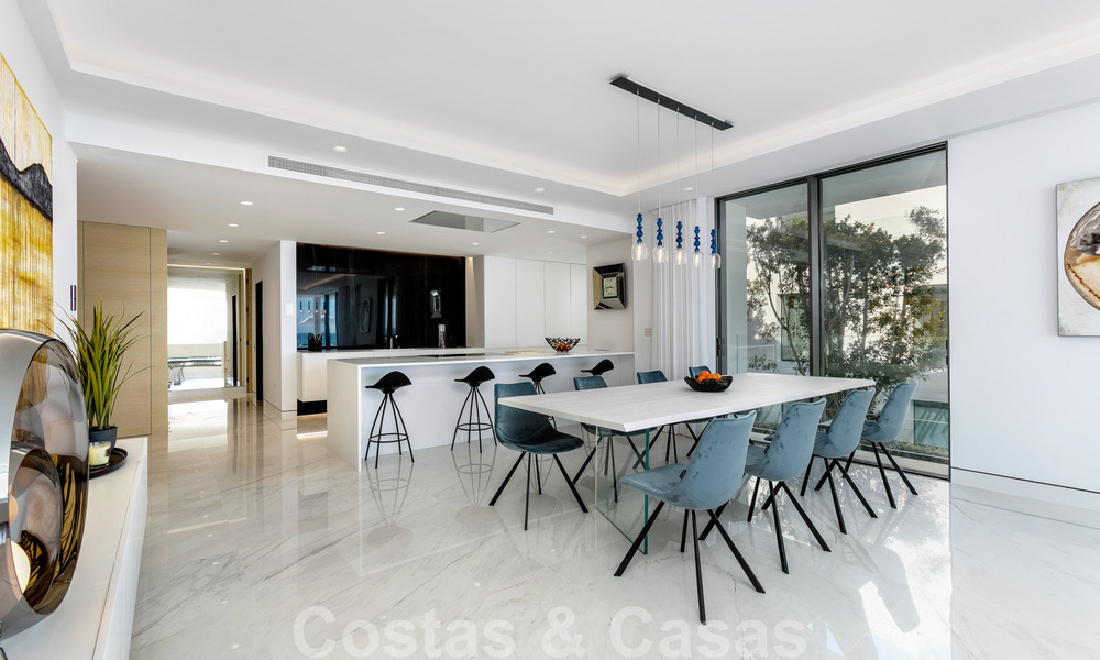 Appartement de luxe moderne et élégant, en première ligne de plage à vendre sur le nouveau Golden Mile, entre Marbella et Estepona 36948
