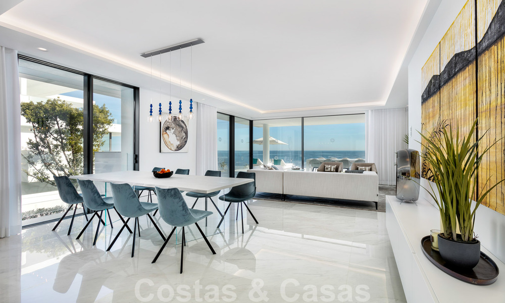 Appartement de luxe moderne et élégant, en première ligne de plage à vendre sur le nouveau Golden Mile, entre Marbella et Estepona 36951