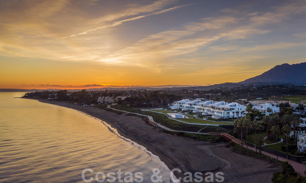 Appartement de luxe moderne et élégant, en première ligne de plage à vendre sur le nouveau Golden Mile, entre Marbella et Estepona 36957