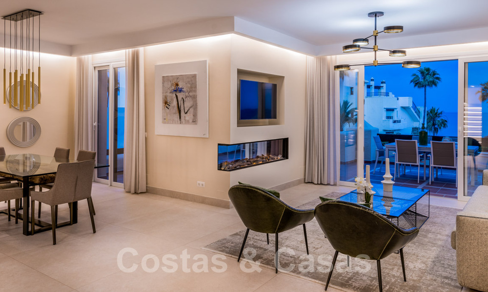 Penthouse contemporain rénové en première ligne de plage à vendre avec 4 chambres et une vue imprenable sur la nouvelle Golden Mile entre Marbella et Estepona 36885