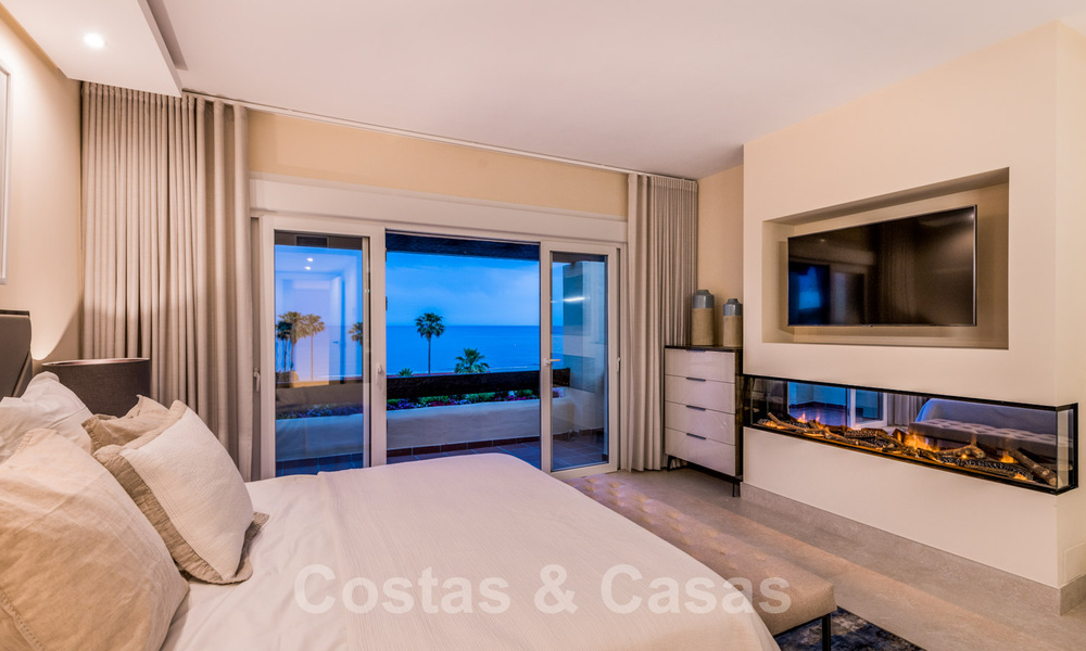 Penthouse contemporain rénové en première ligne de plage à vendre avec 4 chambres et une vue imprenable sur la nouvelle Golden Mile entre Marbella et Estepona 36886