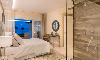 Penthouse contemporain rénové en première ligne de plage à vendre avec 4 chambres et une vue imprenable sur la nouvelle Golden Mile entre Marbella et Estepona 36900 