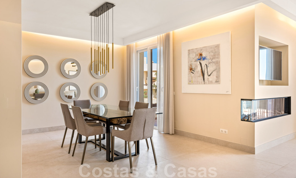 Penthouse contemporain rénové en première ligne de plage à vendre avec 4 chambres et une vue imprenable sur la nouvelle Golden Mile entre Marbella et Estepona 36902