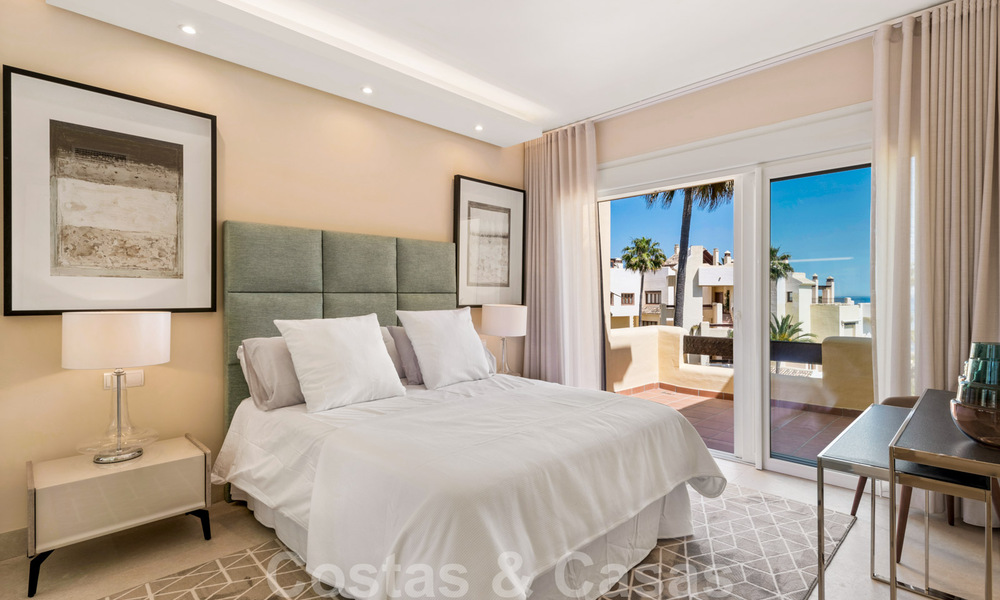 Penthouse contemporain rénové en première ligne de plage à vendre avec 4 chambres et une vue imprenable sur la nouvelle Golden Mile entre Marbella et Estepona 36910