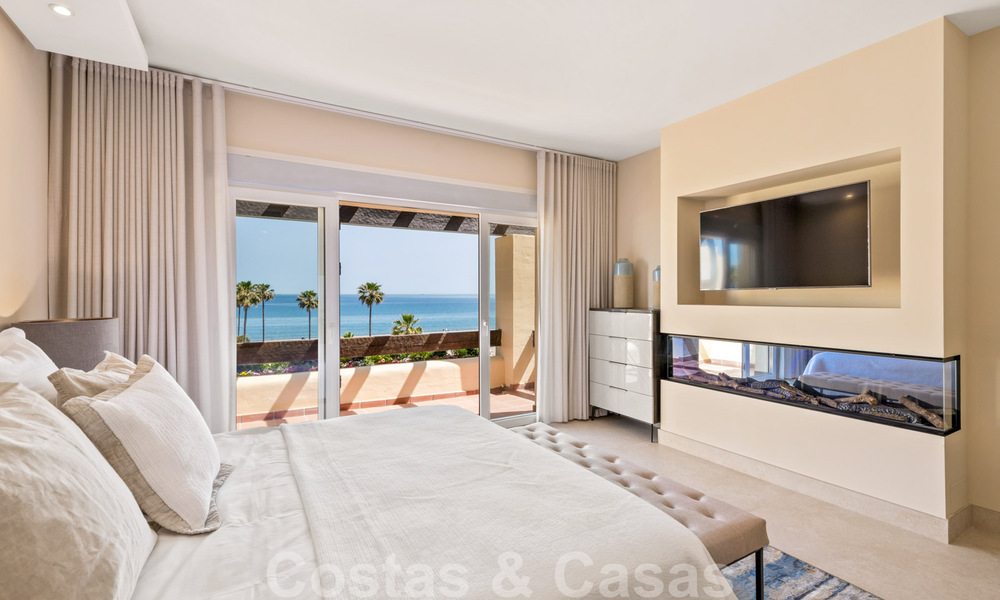 Penthouse contemporain rénové en première ligne de plage à vendre avec 4 chambres et une vue imprenable sur la nouvelle Golden Mile entre Marbella et Estepona 36915