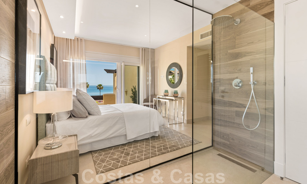 Penthouse contemporain rénové en première ligne de plage à vendre avec 4 chambres et une vue imprenable sur la nouvelle Golden Mile entre Marbella et Estepona 36919