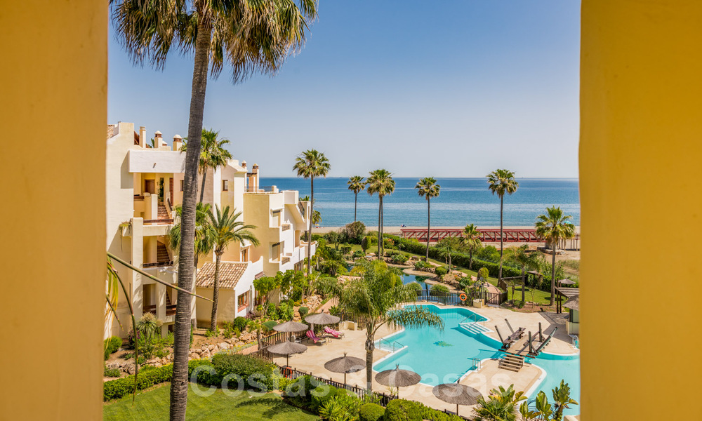 Penthouse contemporain rénové en première ligne de plage à vendre avec 4 chambres et une vue imprenable sur la nouvelle Golden Mile entre Marbella et Estepona 36926