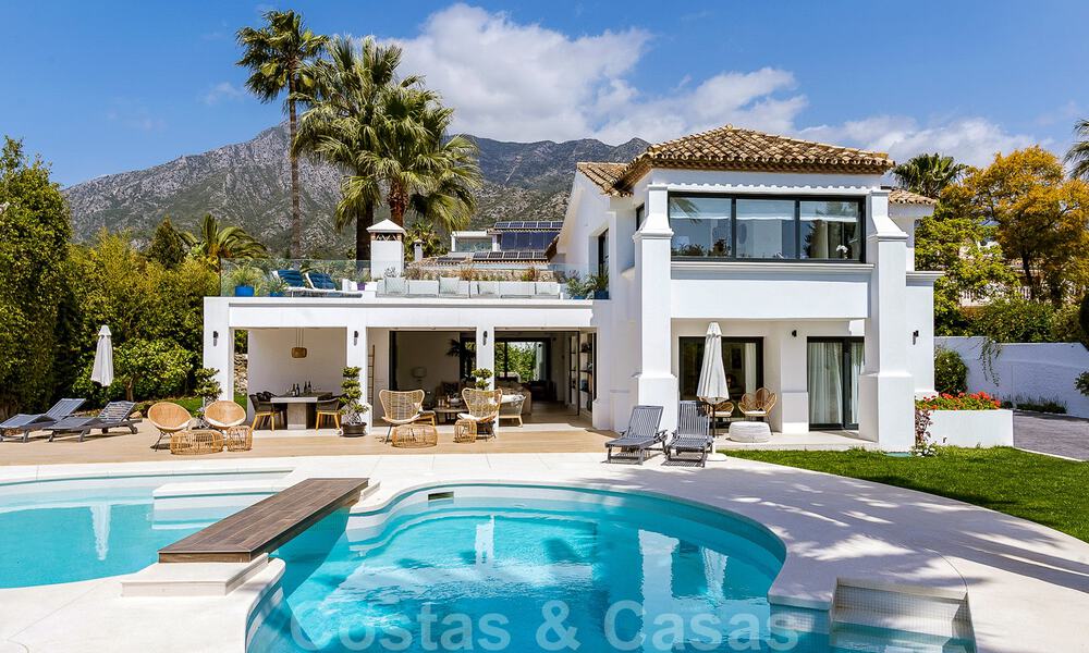 Villa à vendre entièrement rénovée dans un style méditerranéen contemporain sur le Golden Mile à Marbella 37358