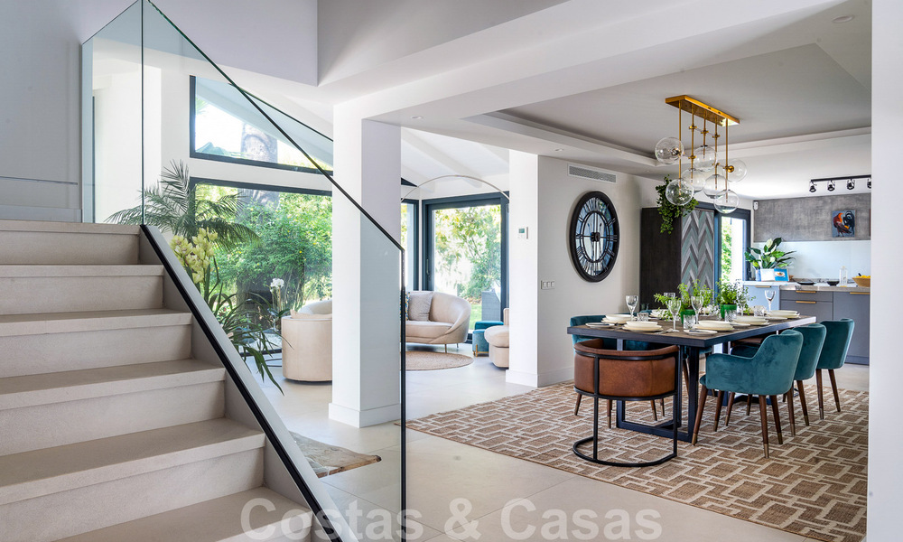 Villa à vendre entièrement rénovée dans un style méditerranéen contemporain sur le Golden Mile à Marbella 37359