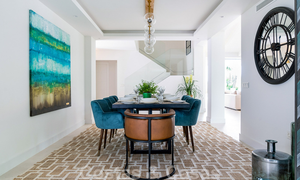 Villa à vendre entièrement rénovée dans un style méditerranéen contemporain sur le Golden Mile à Marbella 37360