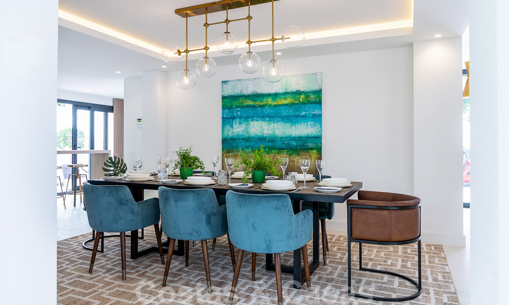Villa à vendre entièrement rénovée dans un style méditerranéen contemporain sur le Golden Mile à Marbella 37361