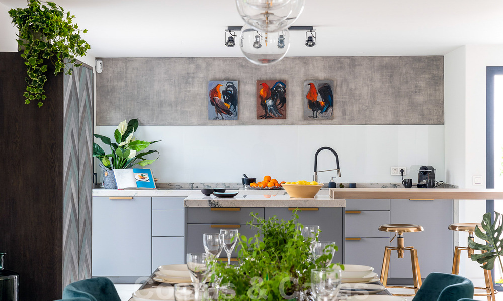 Villa à vendre entièrement rénovée dans un style méditerranéen contemporain sur le Golden Mile à Marbella 37362