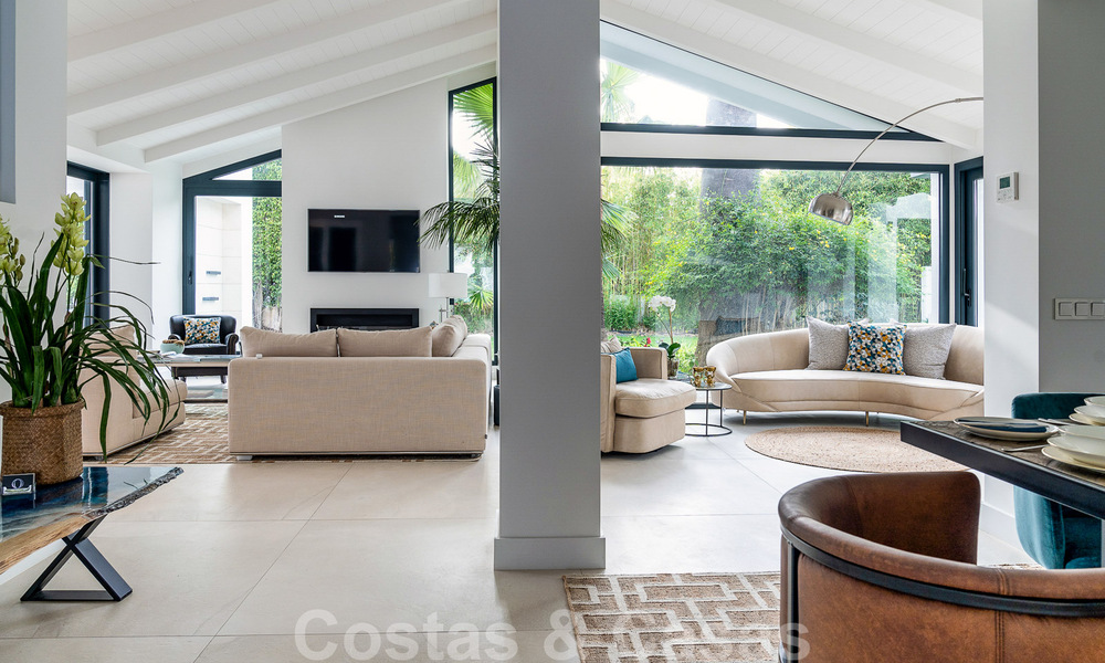 Villa à vendre entièrement rénovée dans un style méditerranéen contemporain sur le Golden Mile à Marbella 37365