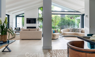 Villa à vendre entièrement rénovée dans un style méditerranéen contemporain sur le Golden Mile à Marbella 37365 