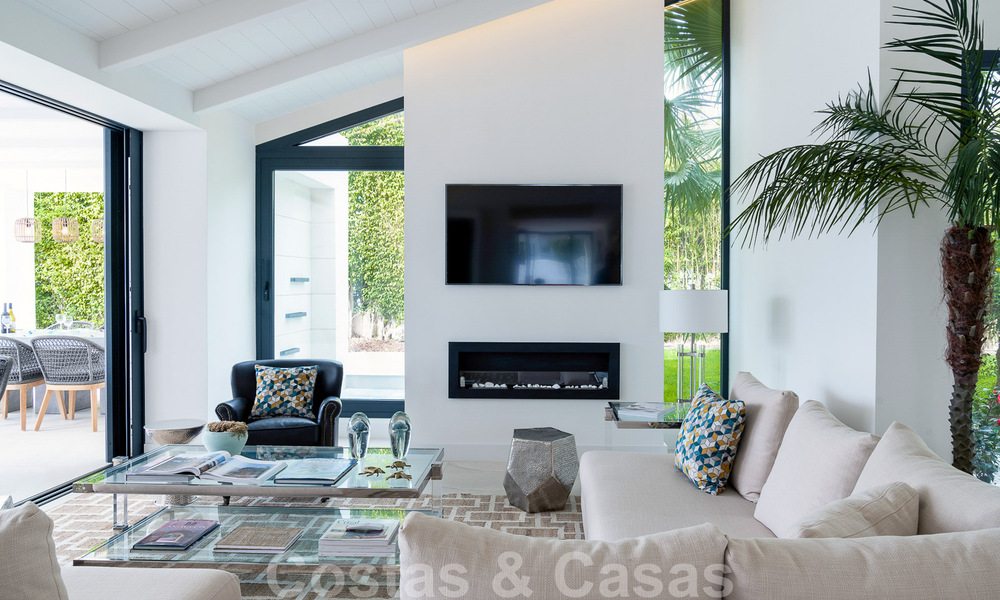 Villa à vendre entièrement rénovée dans un style méditerranéen contemporain sur le Golden Mile à Marbella 37367
