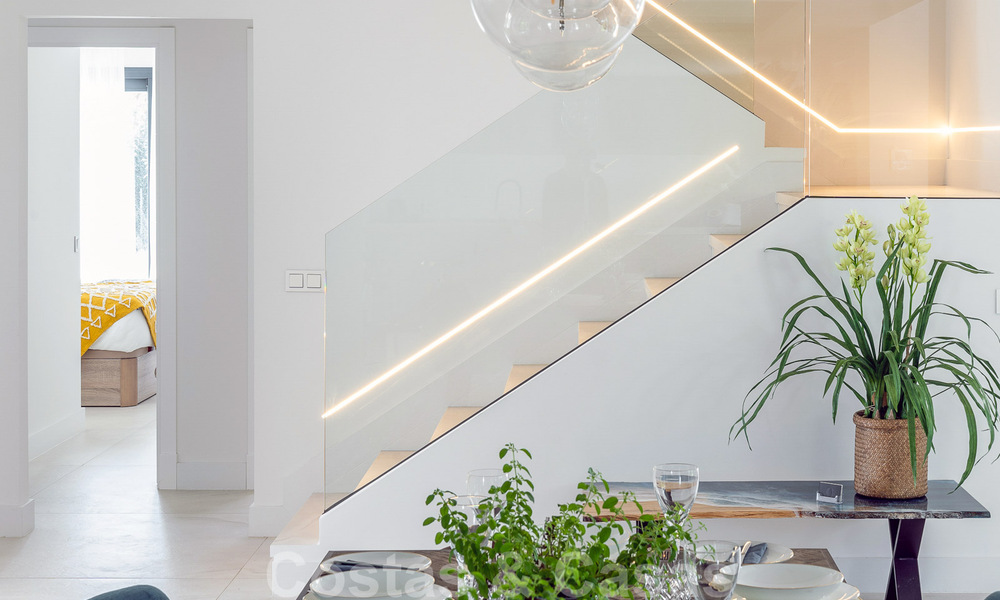 Villa à vendre entièrement rénovée dans un style méditerranéen contemporain sur le Golden Mile à Marbella 37369