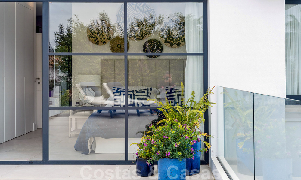Villa à vendre entièrement rénovée dans un style méditerranéen contemporain sur le Golden Mile à Marbella 37376