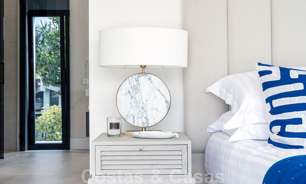 Villa à vendre entièrement rénovée dans un style méditerranéen contemporain sur le Golden Mile à Marbella 37377