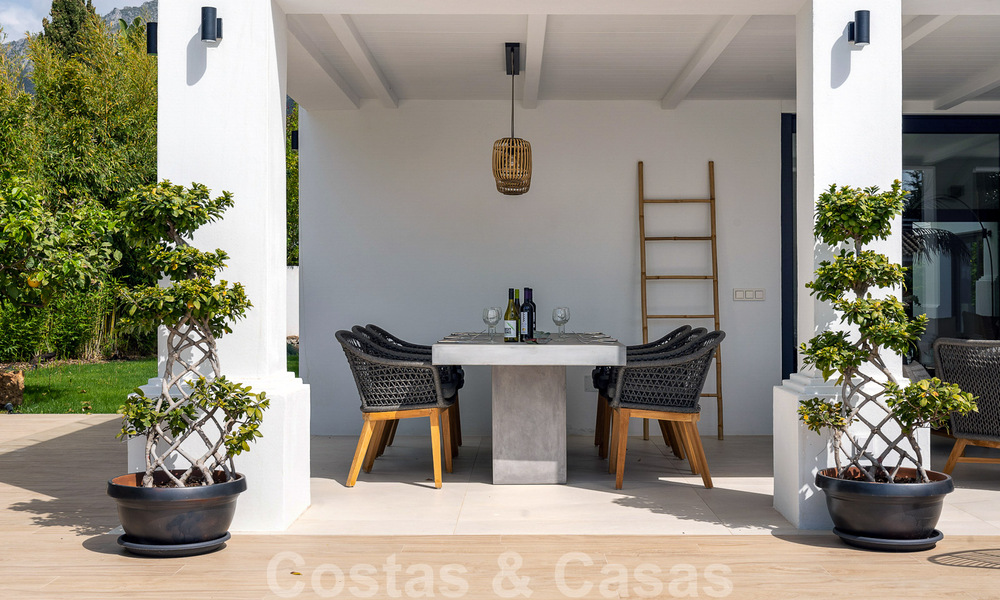 Villa à vendre entièrement rénovée dans un style méditerranéen contemporain sur le Golden Mile à Marbella 37381