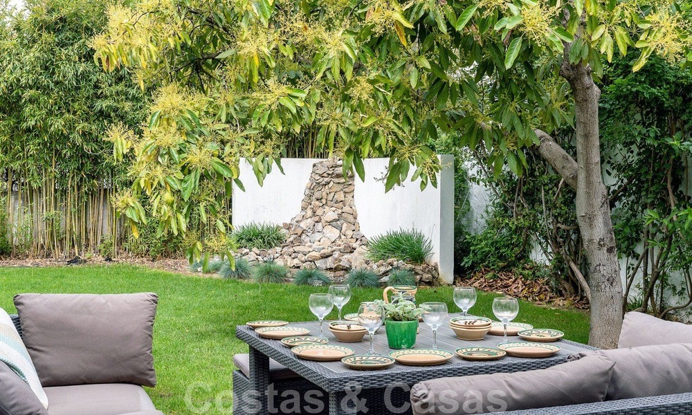 Villa à vendre entièrement rénovée dans un style méditerranéen contemporain sur le Golden Mile à Marbella 37384